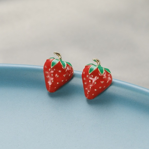 Enamel strawberry stud earrings gold BEAUTIFUL NEW - Picture 9 of 10